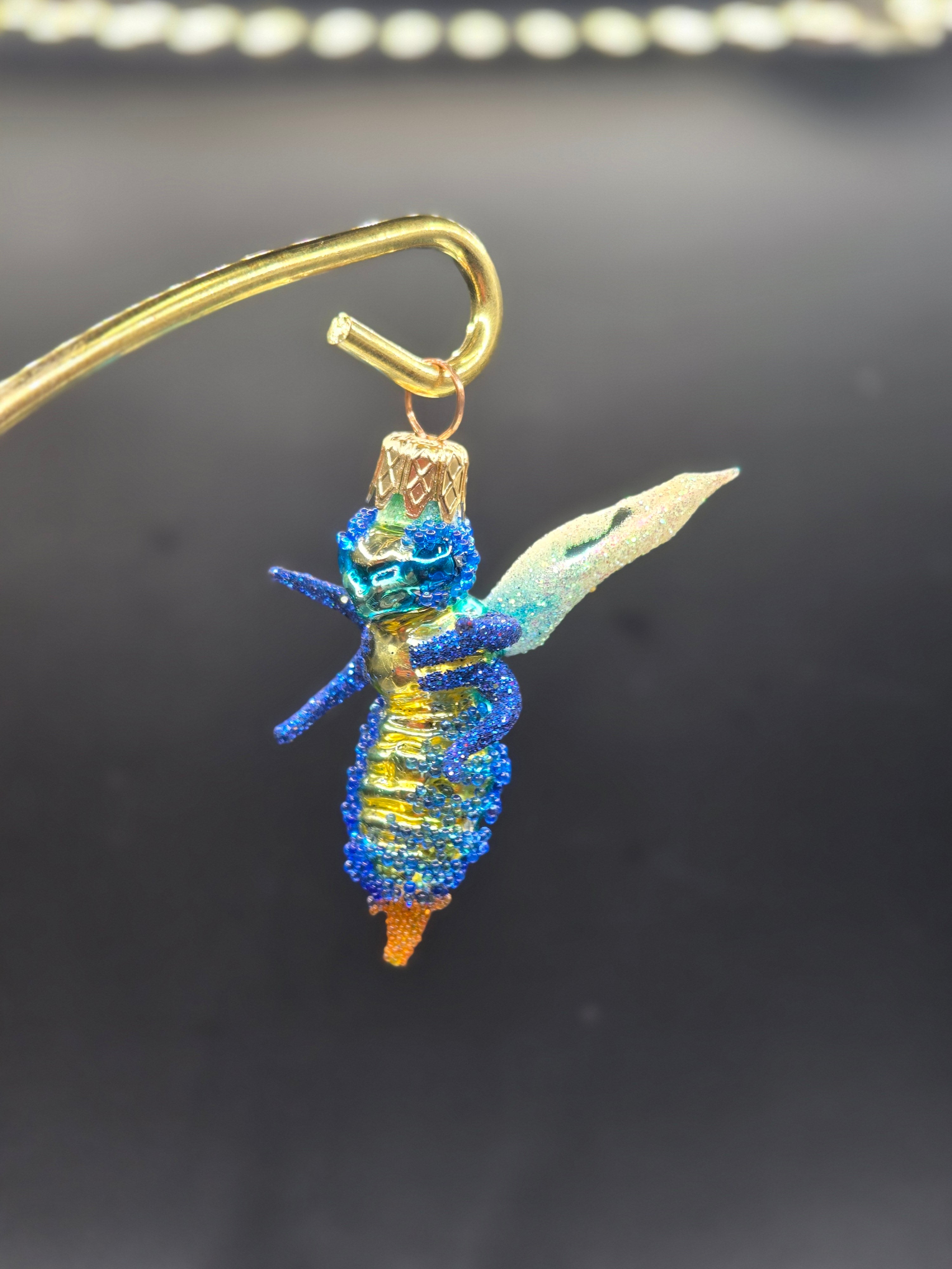 Mini Delicate Queen Bee