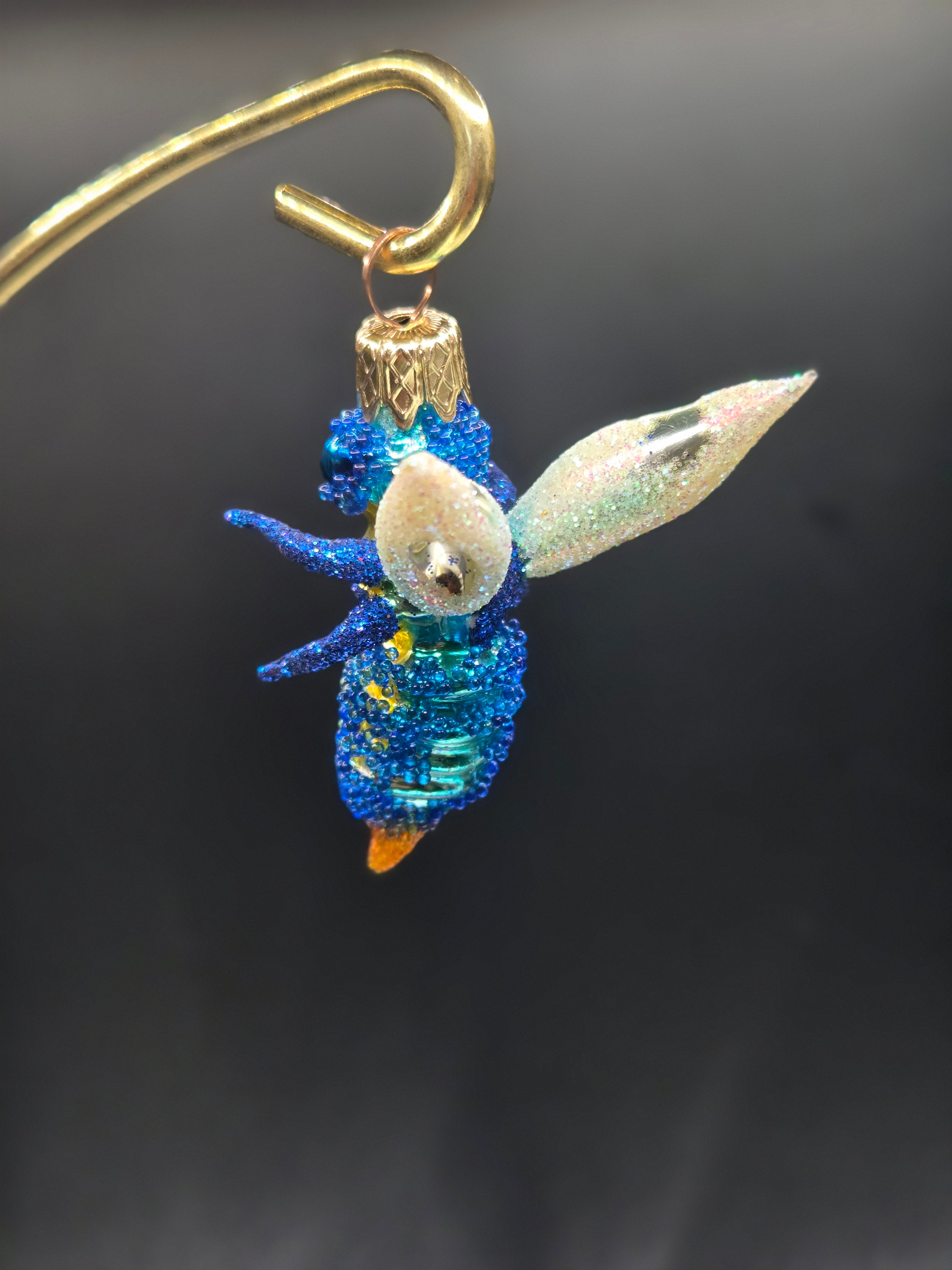 Mini Delicate Queen Bee