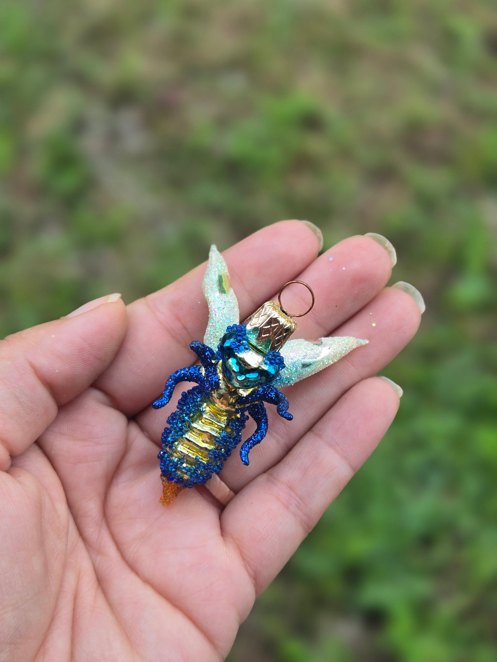 Mini Delicate Queen Bee