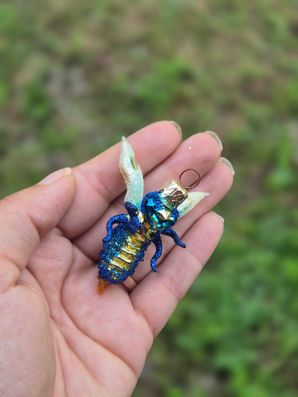 Mini Delicate Queen Bee